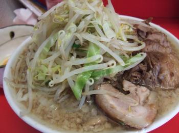 小豚ヤサイニンニクカラメ＋生卵