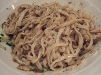 ラー油とニンニク、ショウガも足す