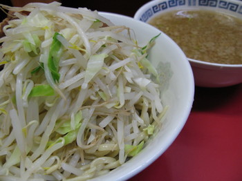 ヤ小ブタつけめんカタメヤサイニンニクカラメ